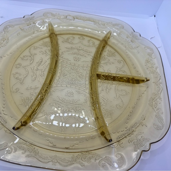 Federal Glass "Madrid" Amber/Yellow Depression Glass divided dish - Picture 2 of 9